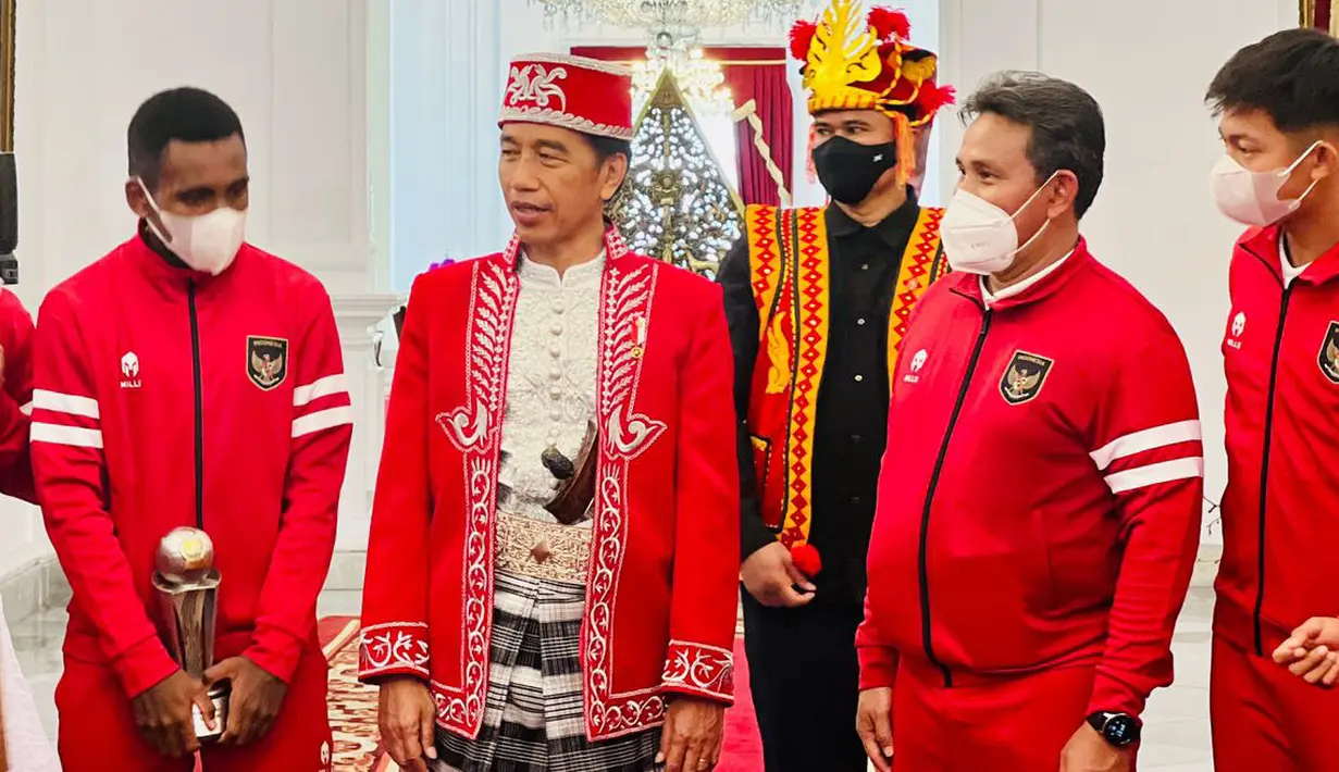 Lebih lanjut, Jokowi memuji permainan Timnas Indonesia U-16 pada partai final Piala AFF U-16 2022 melawan Vietnam, di Stadion Maguwoharjo, Sleman, DIY, Jumat (13/8/2022). (Biro Pers Sekretariat Presiden)
