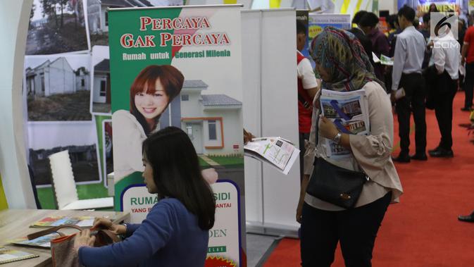 Pengunjung mendatangi pameran perumahan bertajuk Indonesia Property Expo (IPEX) 2019 di Jakarta Convention Centre , Sabtu (2/1). Kegiatan yang digelar 2-10 Februari itu menargetkan penyaluran kredit baru senilai Rp 6 triliun. (Liputan6.com/Angga Yuniar)