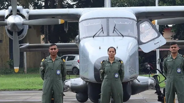 Letnan muda India, Shivangi menjadi pilot wanit pertama dalam kelompok angkatan bersenjata.