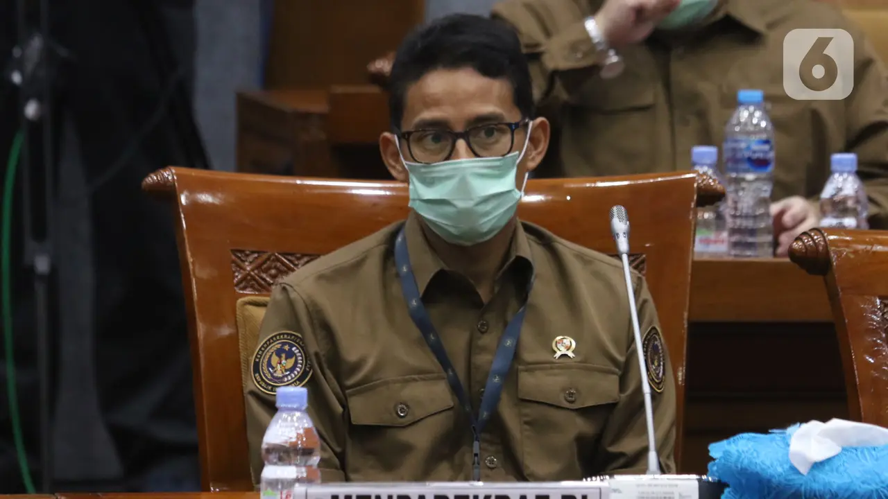 Rapat Perdana dengan DPR, Begini Gaya Menparekraf sandiaga uno