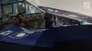 Pekerja mencetak bendera partai politik di Percetakan Andalas Jaya, Jakarta, Rabu (2/1). Omzet dari percetakan sablon bendera dan spanduk partai ini mencapai Rp 60 juta per minggu dengan keuntungan hingga 40 persen. (Merdeka.com/Iqbal Nugroho)