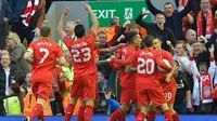 Para pemain Liverpool merayakan gol ke gawang Villarreal pada leg kedua semifinal Liga Europa di Anfield, Liverpool, Kamis (5/5/2016). (AFP/Lluis Gene)