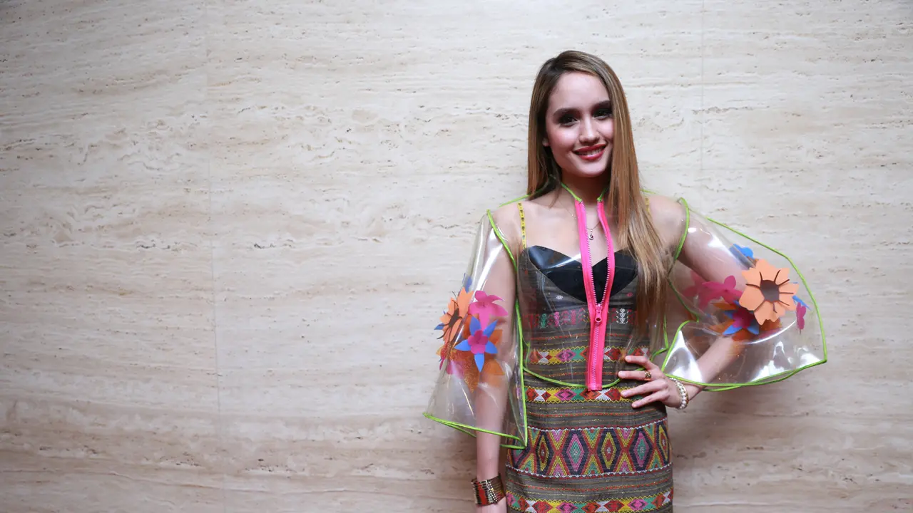 [Bintang] Cinta Laura
