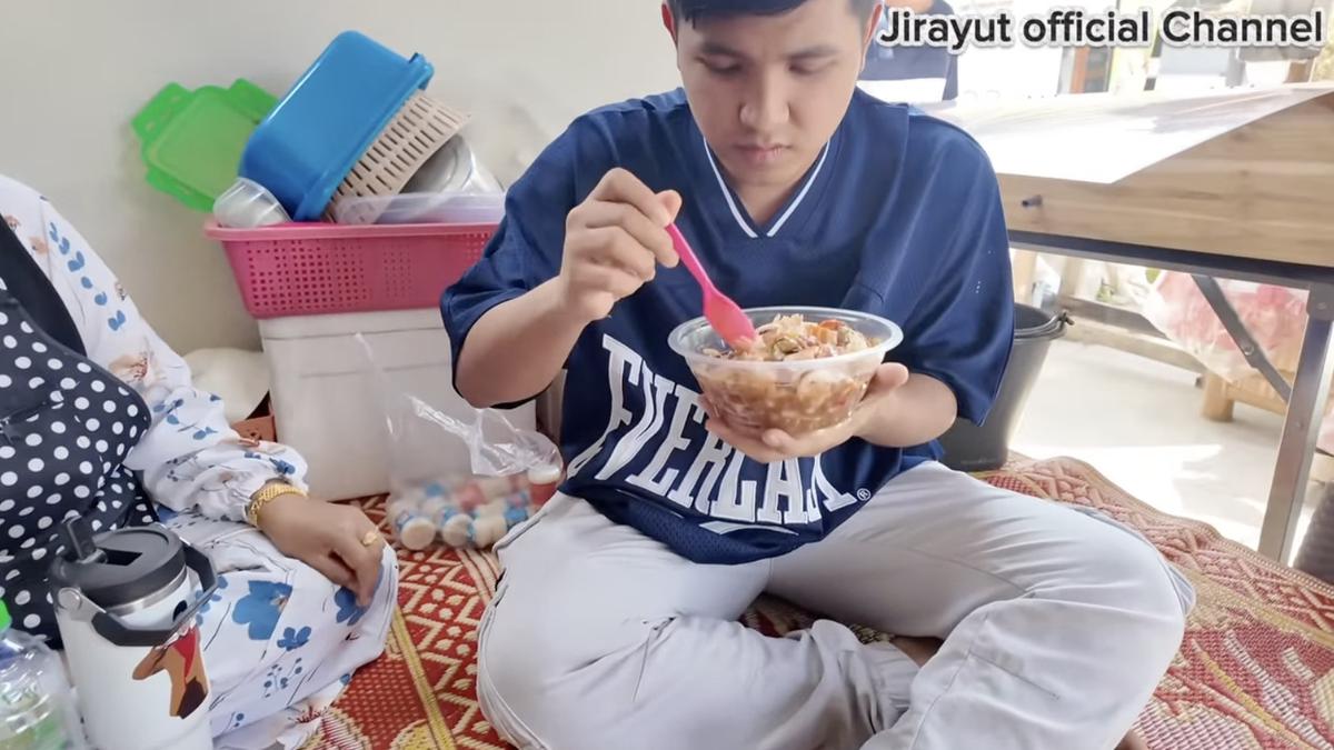 Intip Potret Warung Makan Jirayut di Thailand, Sederhana di Pinggir Jalan Raya