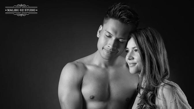 Maternity shoot Randy Pangalila dan Chelsey Frank (Sumber: Instagram/malibu62studio)