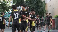 Mitra Kukar akan ladeni Persija di laga pertama grup D babak 8 besar Piala Jenderal Sudirman.