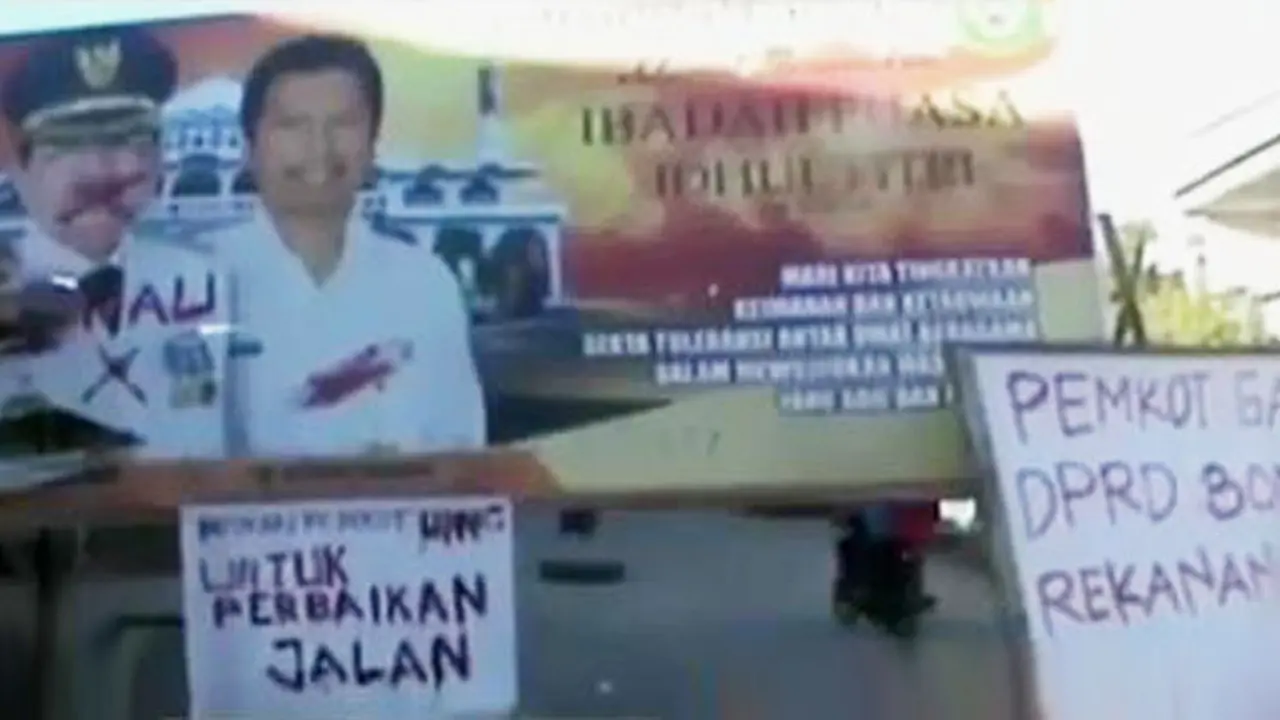 Warga Blokade Jalan