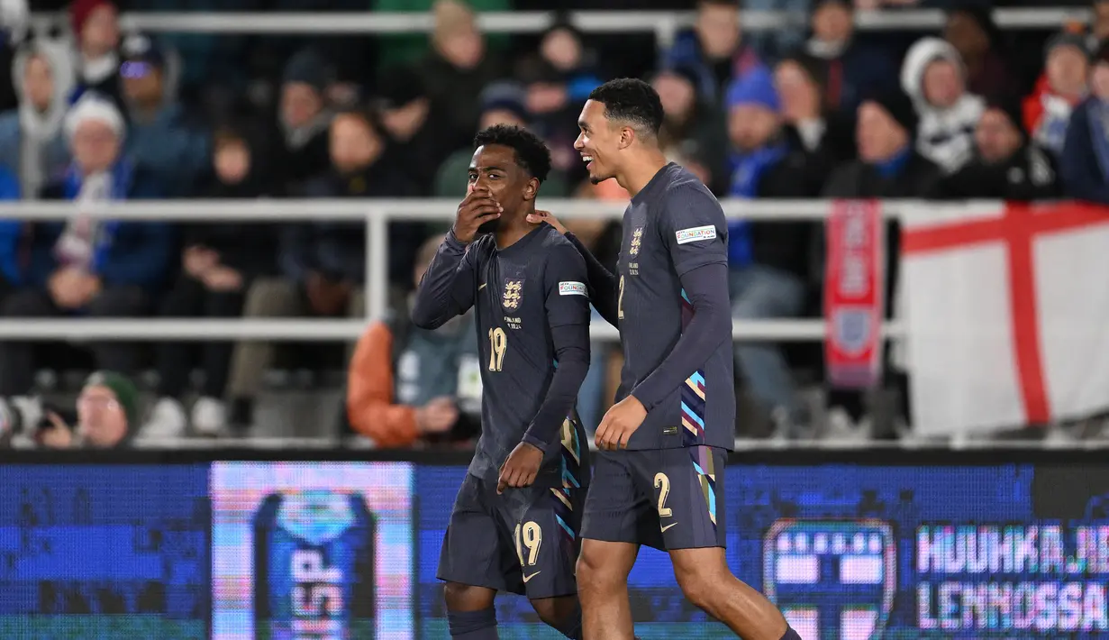 Pemain Timnas Inggris, Trent Alexander Arnold merayakan gol kedua timnya pada laga lanjutan Grup F UEFA Nations League A melawan Finlandia di Olympic Stadium, Helsinki, Finlandia, Senin (14/10/2024) dini hari WIB. (AFP/Jonathan Nackstrand)