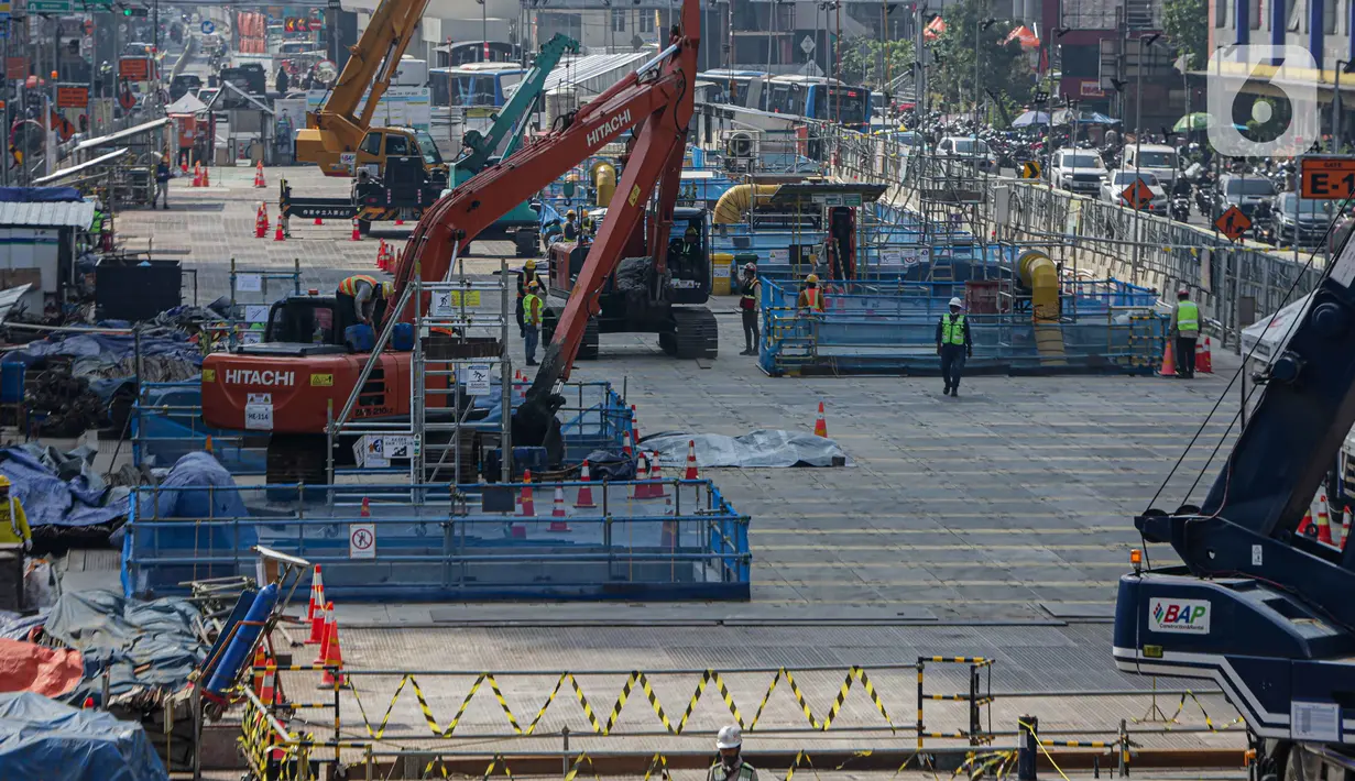 Progres saat ini, Fase 2 telah dibangun dari Thamrin sampai Andil Barat. Kemudian rencana Fase 3 atau disebut East-West Line akan dibangun dari Cikarang sampai Balaraja, dan Fase 4 akan dibangun dari Kampung Rambutan sampai Fatmawati. (Liputan6.com/Faizal Fanani)
