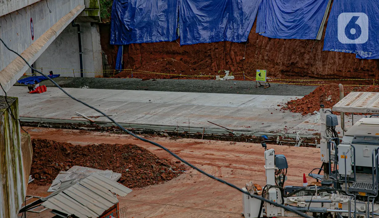 Suasana proyek pembangunan jalan tol ruas Serpong - Cinere di Tangerang Selatan, Banten, Selasa (16/2/2021).  Adanya jalan tol yang menghubungkan Serpong dan Pamulang ini diharapkan menjadi akses tol alternatif menuju Bandara Soekarno-Hatta dan wilayah sekitarnya. (Liputan6.com/Faizal Fanani)