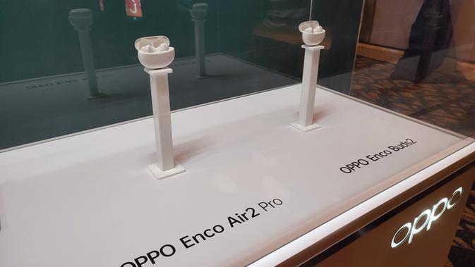 Oppo Enco Air2 Pro dan Oppo Enco Buds2 (Liputan6.com/Giovani Dio Prasasti)