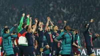 Para pemain Paris Saint-Germain (PSG) merayakan kemenangan mereka dalam pertandingan leg kedua semifinal Liga Champions UEFA antara Paris Saint-Germain (PSG) dan Arsenal di stadion Parc des Princes di Paris, pada 7 Mei 2025. (Thomas SAMSON/AFP)