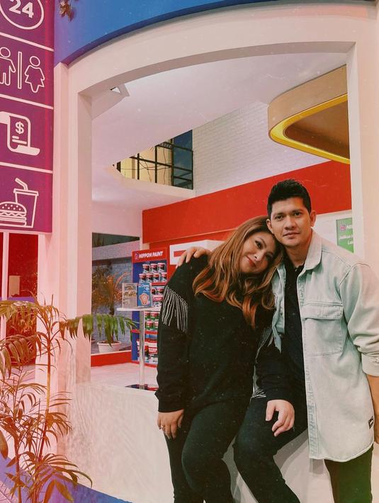 <p>Mereka telah memiliki dua anak, yaitu Atreya Syahla Putri Uwais dan Aneska Layla Putri Uwais. (Foto: instagram.com/@audyitem)</p>