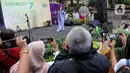 Seorang anak penyandang disabilitas menunjukkan fashion show dalam Pentas Gempita Fashion Disabilitas di Central Park, Jakarta Barat, Selasa (31/10/2023). (Liputan6.com/Angga Yuniar)