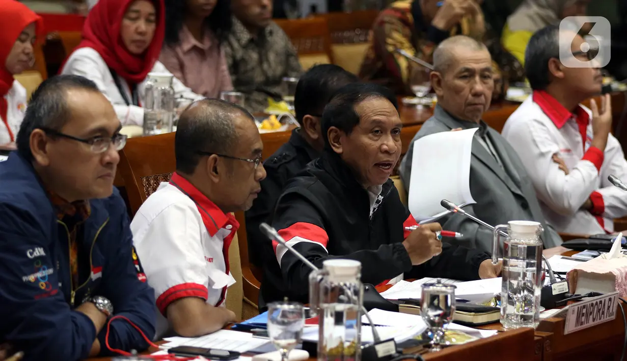 Menteri Pemuda dan Olahraga Zainuddin Amali mengikuti rapat kerja dengan Komisi X DPR di Kompleks Parlemen, Senayan, Kamis (7/11/2019). Rapat kerja membahas rencana program prioritas di Kementerian Pemuda dan Olahraga tahun 2020 serta pertimbangan naturalisasi atlet. (Liputan6.com/Johan Tallo)