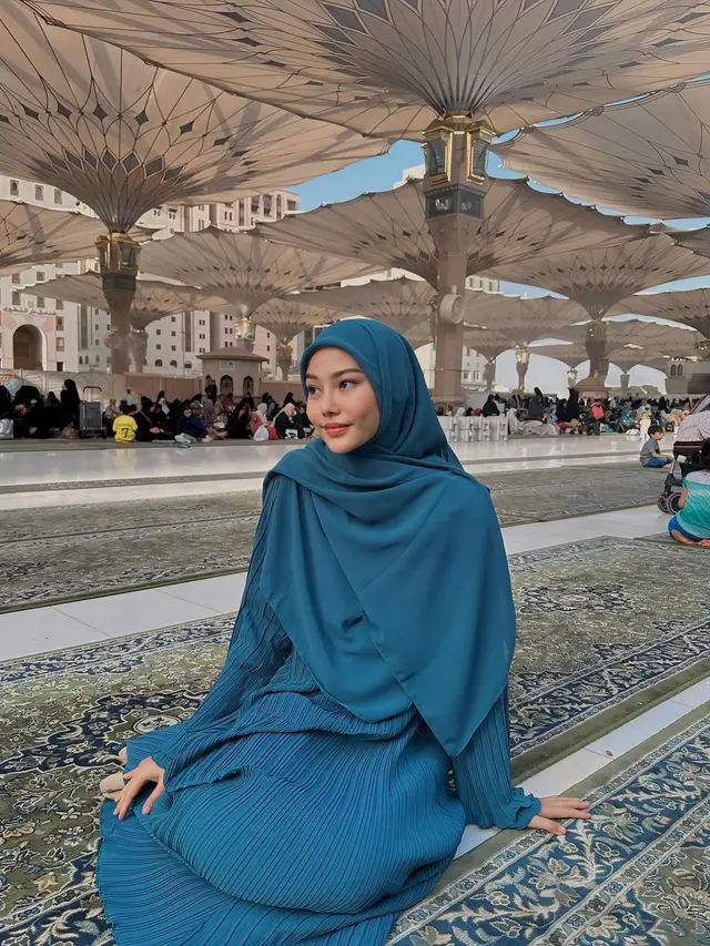6 Potret Dara Arafah Jalani Umroh di Bulan Ramadhan, Terasa Istimewa