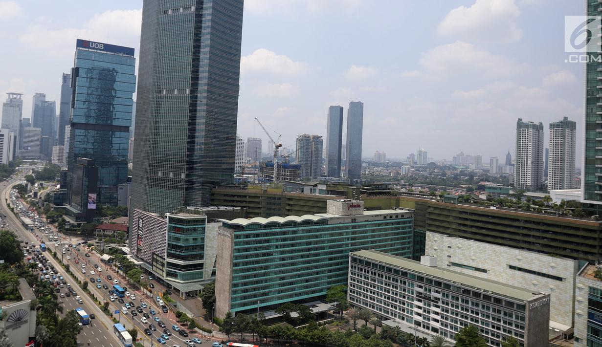 Pemandangan gedung bertingkat di kawasan Bundaran HI, Jakarta, Kamis (14/3). Kondisi ekonomi Indonesia dinilai relatif baik dari negara-negara besar lain di Asean. (Liputan6.com/Angga Yuniar)
