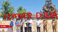 Presiden Joko Widodo atau Jokowi saat meresmikan Flyover Djuanda, 9 Jembatan Calender Hamilton, dan jalan daerah di Jawa Timur (Jatim), Jumat (6/9/2024). (Liputan6.com/Lizsa Egeham)