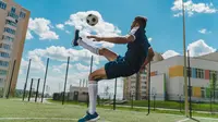 Match Day Nggak Cuma Soal Jersey, Ini Grooming Routine Pria Sebelum Kick-Off