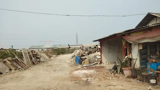 Kepungan Sampah di kali Betik Koja