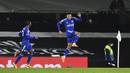Di penghujung babak pertama, Leicester kembali menggandakan keunggulan menjadi 2-0 atas Fulham melalui gol yang dicetak oleh James Justin. (Glyn Kirk/Pool via AP)