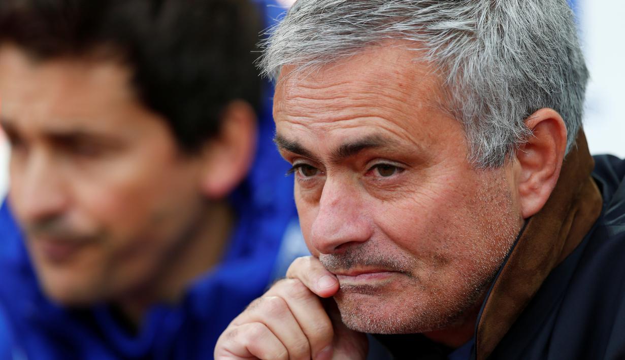 Ekspresi Jose Mourinho saat Chelsea gagal menang atas tuan rumah Wesh Ham United dalam laga Liga Premier Inggris di Stadion Upton Park, Inggris, (24/10/2015). (Reuters/Eddie Keogh)