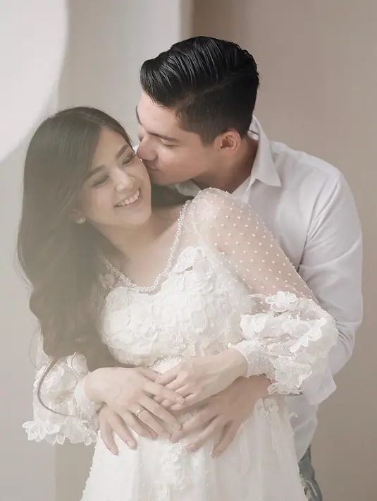 Wanita mana sih yang tidak nyaman jika selalu diperlakukan romantis seperti ini. (Foto: instagram.com/frandaaa87)