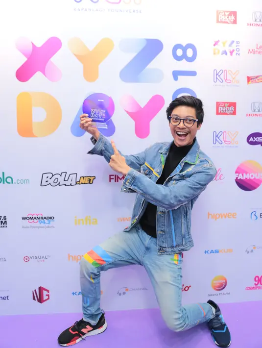 XYZ Day Creator menjadi penutup rangkaian acara XYZ Day 2018. Acara untuk menghargai para creator di Tanah Air. Salah satu anak muda kreatif adalah Aulion. Inilah beberapa ekspresi kegembiraan Aulion. (Adrian Putra/Bintang.com)