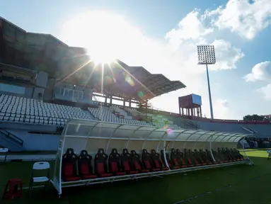 Kondisi Stadion Kapten I Wayan Dipta, Gianyar, Bali, tampak siap menggelar laga final Piala Presiden 2026 yang mempertemukan Persib Bandung melawan Persebaya Surabaya. Pertandingan perebutan gelar tersebut akan berlangsung di stadion berkapasitas sekitar 25 ribu penonton ini setelah Persib menyingkirkan Persija Jakarta dan Persebaya mengalahkan Arema FC di babak semifinal. (KapanLagi.com/Budy Santoso)