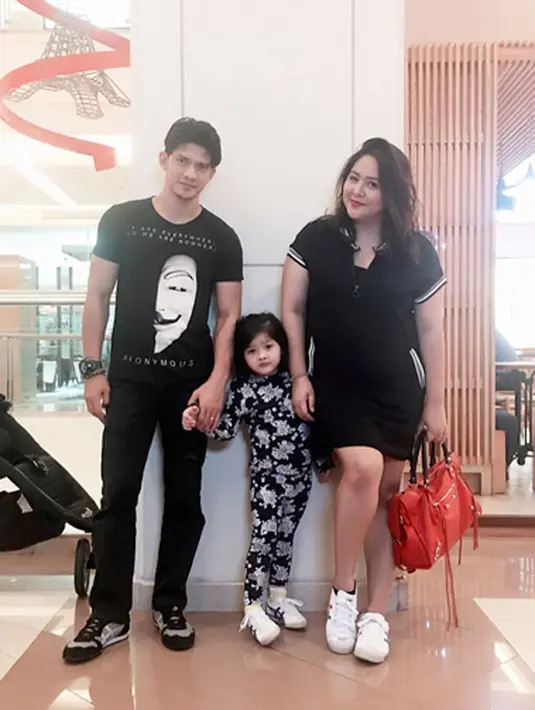Lantaran nantinya sang anak tak akan terus berada di bawah pengawasan orang tua, Iko mengatakan akan lebih efektif jika putrinya itu bisa jaga dirinya sendiri dengan bekal yang dimilikinya. (Instagram/ma_ma_dee)