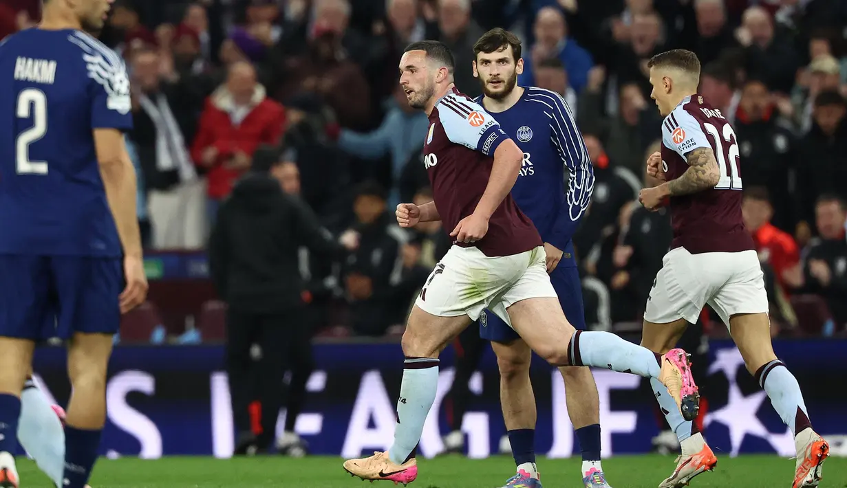 Di babak kedua, Aston Villa kembali berhasil memperpendek ketinggalan gol. Tendangan keras John McGinn gagal diantisipasi oleh penjaga gawang Paris Saint-Germain, Gianluigi Donnarumma. (FRANCK FIFE/AFP)