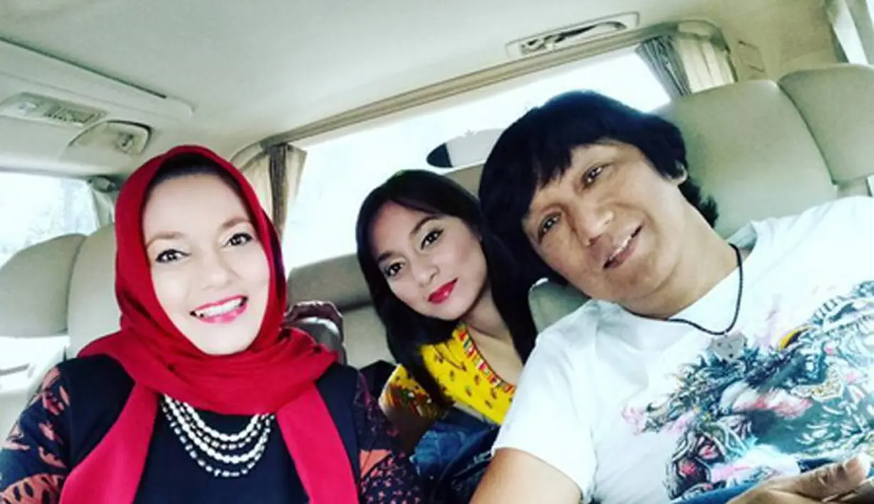 Pasangan ini dipertemukan dalam film Tinggal Landas Buat Kekasih. Hubungan keduanya kian dekat, setelah dicomblangi oleh artis senior Rima Melati. (Instagram/marissahaque)