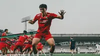Micthell Baker berlatih bersama Timnas Indonesia (Instagram Mitchell Baker)