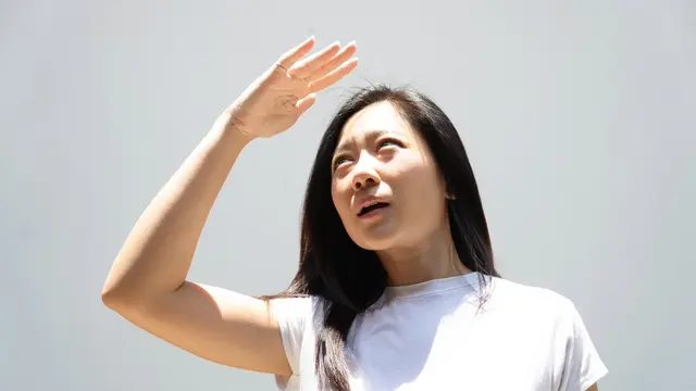 Efek Paparan Sinar Matahari terhadap Rambut Rontok, Benarkah Bikin Kerusakannya Makin Parah?