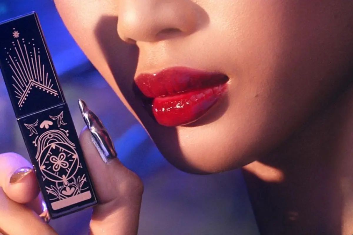 Make Over X Hian Tjen "Empress Glassy Lip Lacquer"