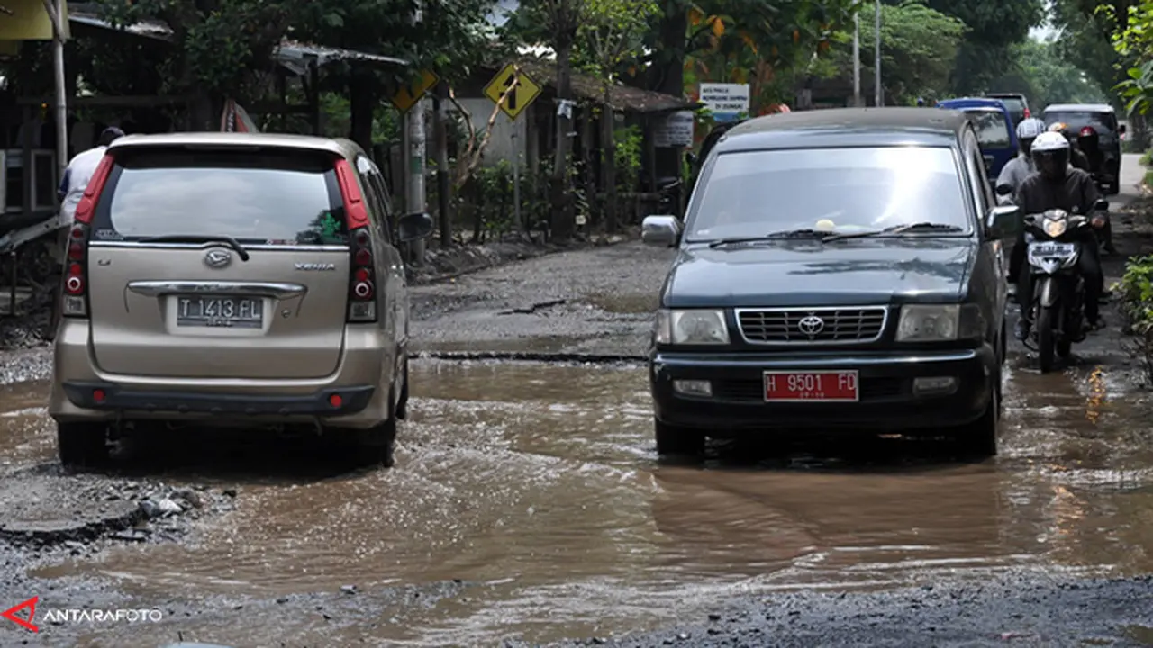 jalan-rusak-150218b.jpg