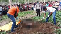 Penemuan jasad remaja tersebut berawal dari seorang warga yang hendak menggembalakan sapi pada Rabu, 8 April 2020