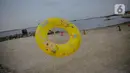 Pantai Ancol yang sepi usai ditutup antisipasi COVID-19 di Jakarta, Sabtu (14/3/2020). Selama masa penutupan, Taman Impian Jaya Ancol akan melakukan kegiatan overhaul seluruh wahana dan membersihkan fasilitas rekreasi dengan disinfektan dan pelengkap sanitasi lainnya. (Liputan6.com/Faizal Fanani)