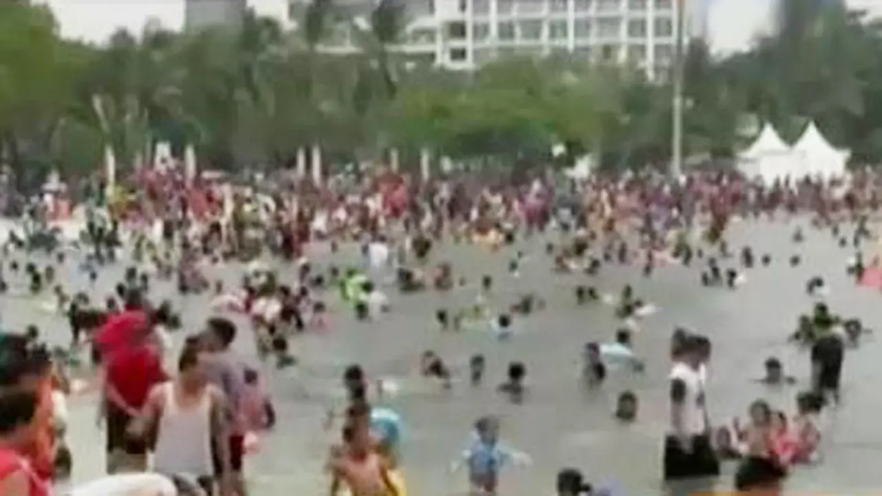 Ancol Dipadati Pengunjung