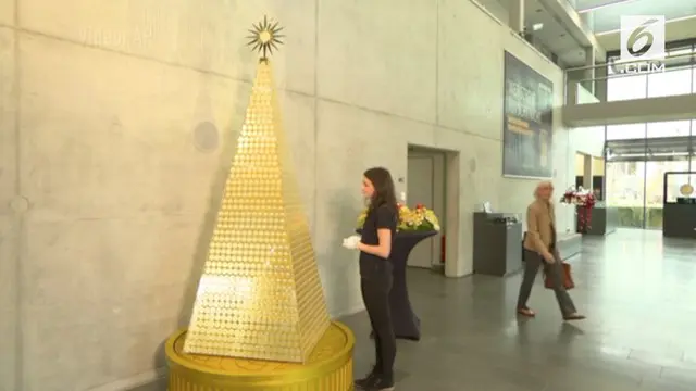 Rumah emas Pro Aurum di Jerman membuat pohon natal dengan koin emas.