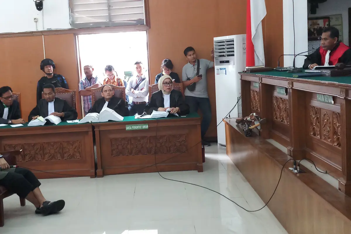 Saksi Adi Jihadi dihadirkan dalam sidang terdakwa Bom Thamrin