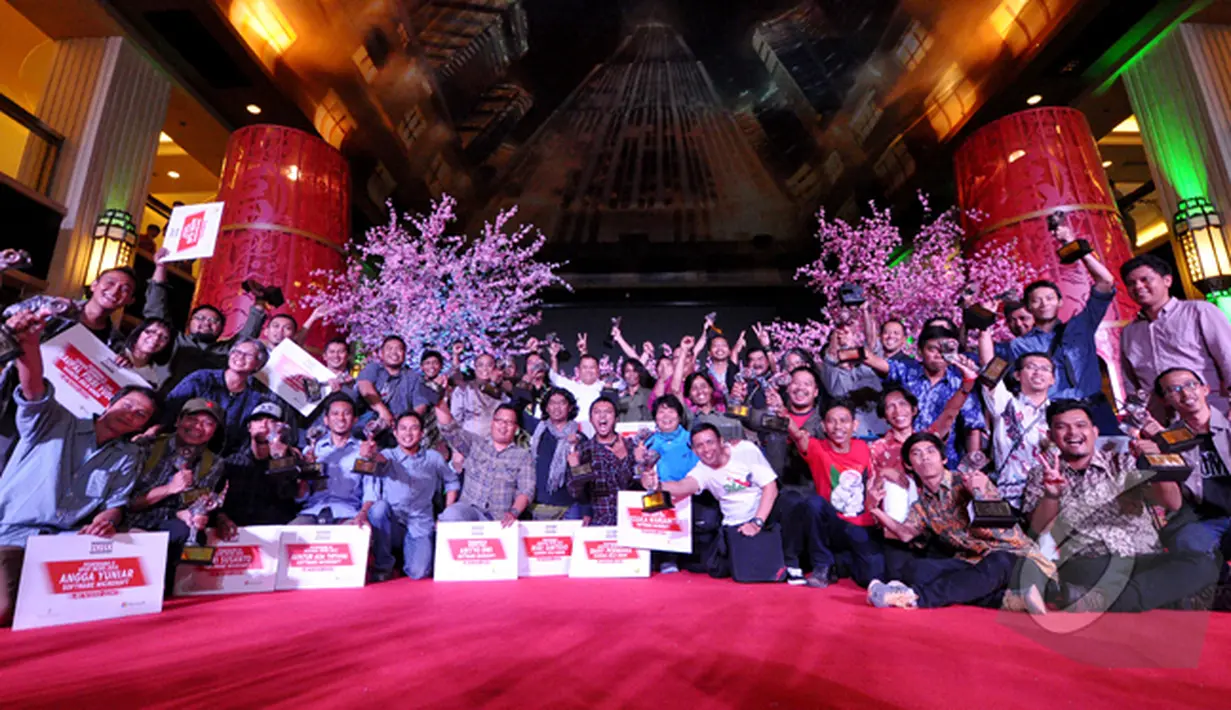 Ekspresi para pewarta foto di pembukaan pameran foto dan penyerahan Anugerah Pewarta Foto Indonesia 2013-2014 di Grand Indonesia, Jakarta, Sabtu (28/2/2015). (Liputan6.com/Faizal Fanani)