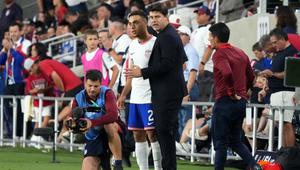 Pelatih kepala Timnas Amerika Serikat, Mauricio Pochettino, menyaksikan pertandingan persahabatan internasional antara Jepang dan USMNT di Lower.com Field pada 9 September 2025 di Columbus, Ohio. Koji Watanabe/Getty Images via AFP)