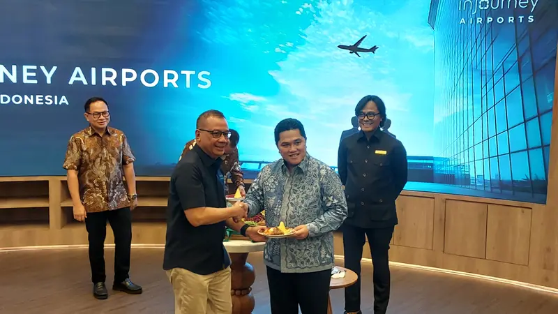 Menteri BUMN Erick Thohir bersama Menhub Budi Karya Sumadi meresmikan penggabungan Angkasa Pura I dan Angkasa Pura II menjadi PT Angkasa Pura Indonesia atau InJourney Airports. (Arief/Liputan6.com)