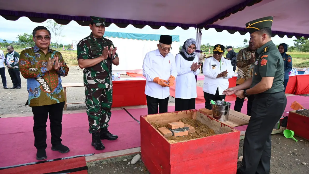 Wapres Ma'ruf Amin melakukan peletakan batu pertama pembangunan kawasan Kantor Pemerintahan Provinsi Papua Tengah.
