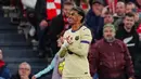 Di menit ke-68, Barcelona memecah kebuntuan setelah Lamine Yamal melepaskan tembakan melengkung dari sisi kanan dalam kotak penalti Athletic Bilbao dan berbuah menjadi gol. Barcelona unggul 0-1 atas tuan rumah. Tampak dalam foto, pemain Barcelona, Lamine Yamal merayakan golnya pada pertandingan pekan ke-27 La Liga 2025/2026 melawan Athletic Bilbao di Stadion San Mames, Sabtu 7 Maret 2026 waktu setempat atau Minggu (8/3/2026) dini hari WIB. (AP Photo/Miguel Oses)
