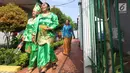 Penghuni lapas wanita bersiap menggunakan hak pilihnya di TPS 56 Lapas Pemasyarakatan Perempuan Tangerang, Rabu (17/4). Penghuni Lapas Wanita menyalurkan hak pilihnya dengan berpakaian daerah,nuansa ini dipilih sekaligus memperingati hari kartini pada bulan ini. (Liputan6.com/HO/Ading)