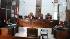 Suasana sidang gugatan perdata kasus dugaan pemerkosaan terhadap staf Dewas BPJS Ketenagakerjaan, RA, di PN Jakarta Selatan, Rabu (13/3). Sidang ditunda lantaran pihak pengacara tergugat dua dan tiga tidak hadir. (Liputan6.com/Herman Zakharia)