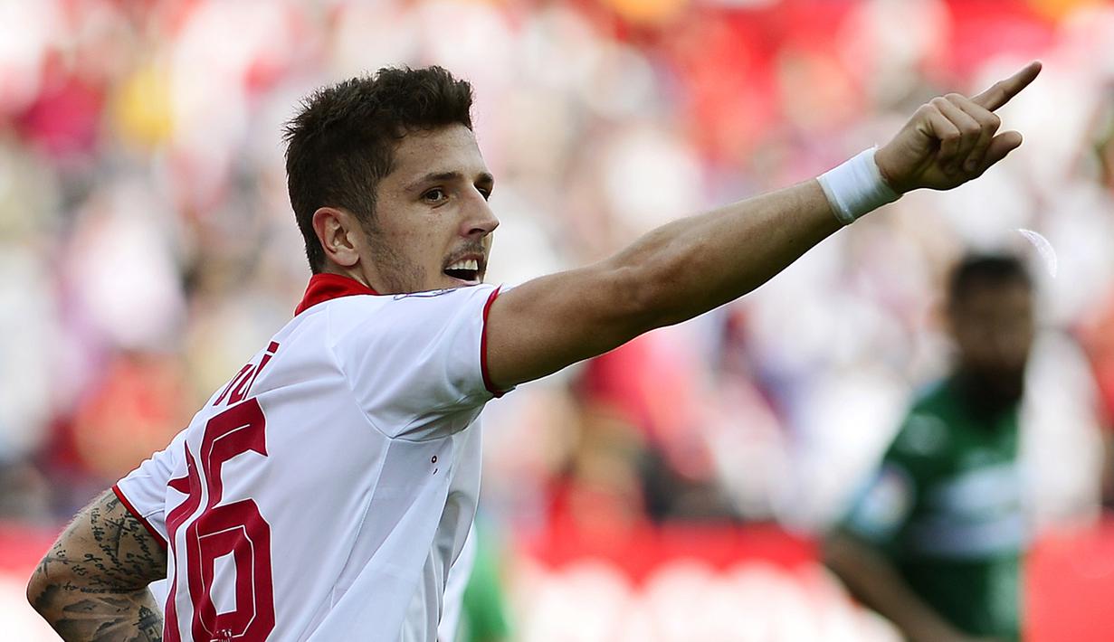 Penyerang Montenegro, Stevan Jovetic menyumbangkan tujuh gol bagi negaranya selama perhelatan kualifikasi Piala Dunia 2018. Jovetic pun masuk dalam deretan top scorer zona eropa pada peringkat ketujuh. (AFP/Cristina Quicler)