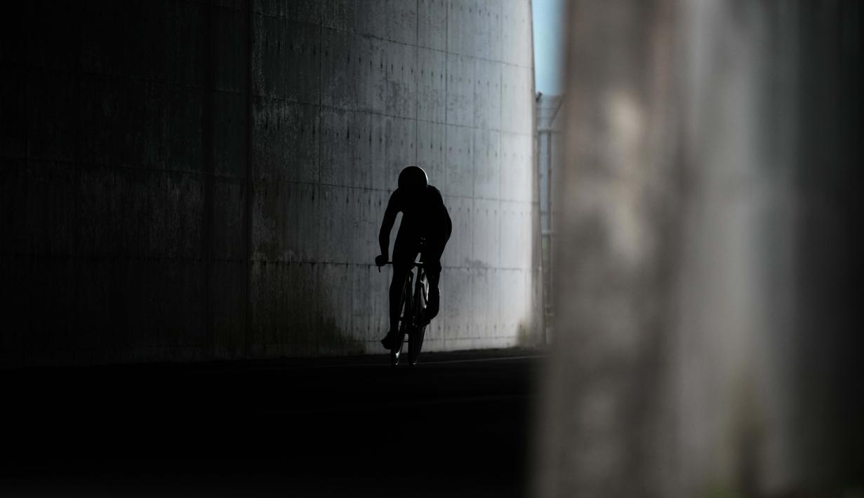 Pesepeda asal Jerman Lisa Brennauer bertanding dalam nomor sepeda jalan raya putri Olimpiade Tokyo 2020 di Oyama, Jepang, Rabu (28/7/2021). (Foto: AP/Thibault Camus)